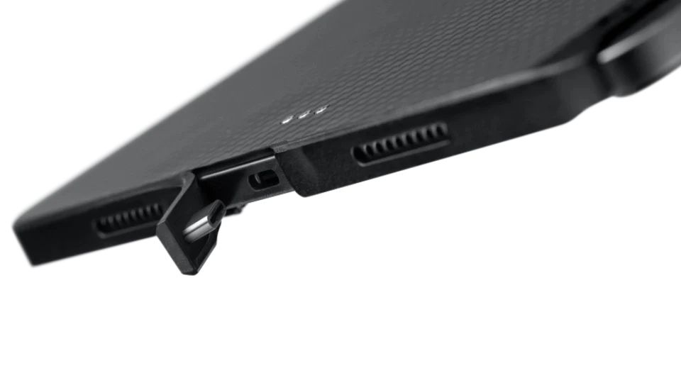 PITAKA MagEZ Case Pro USB-C port