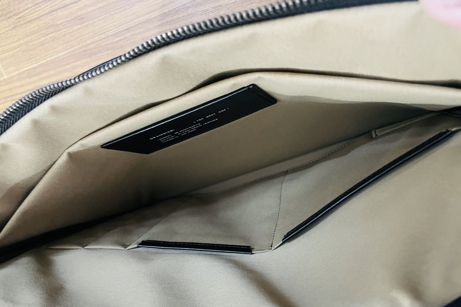 Grams(28) 120 Leather Folio Review: Best Leather Sleeve for Mac?