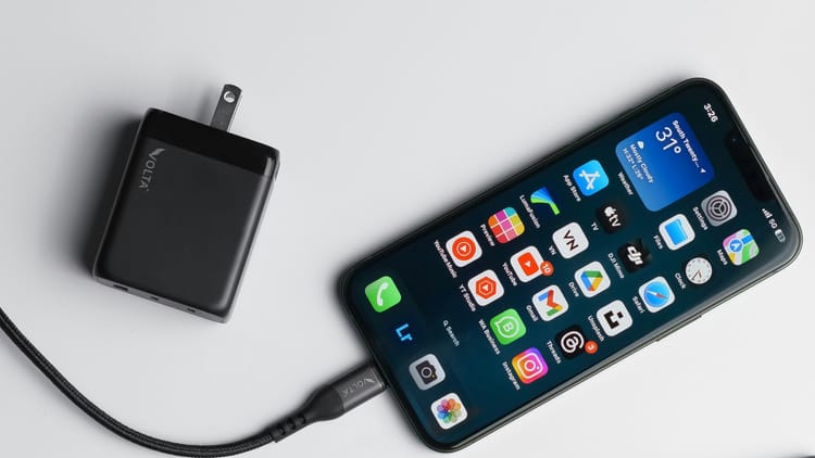 5 Best Power Adapters for iPhone (2025)