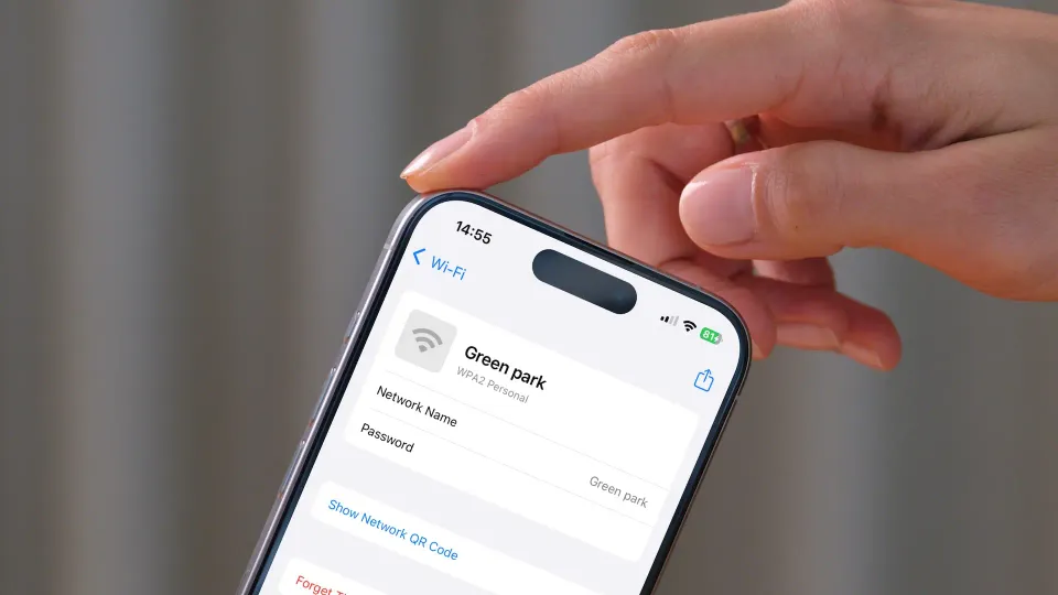 iPhone showing wi-fi password sharing screen